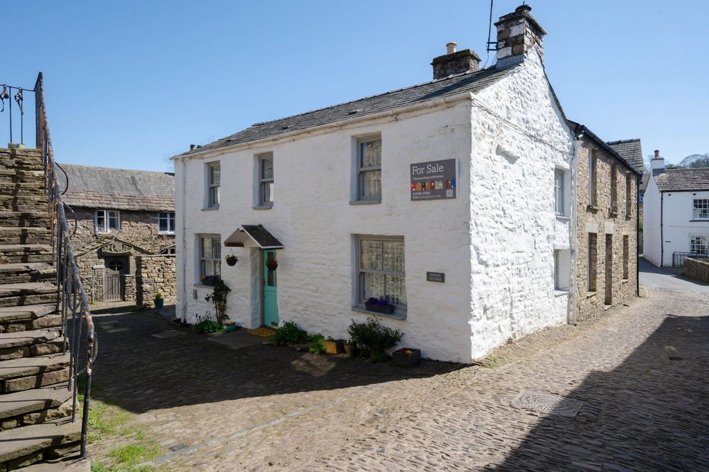 Property photo 1 of 30