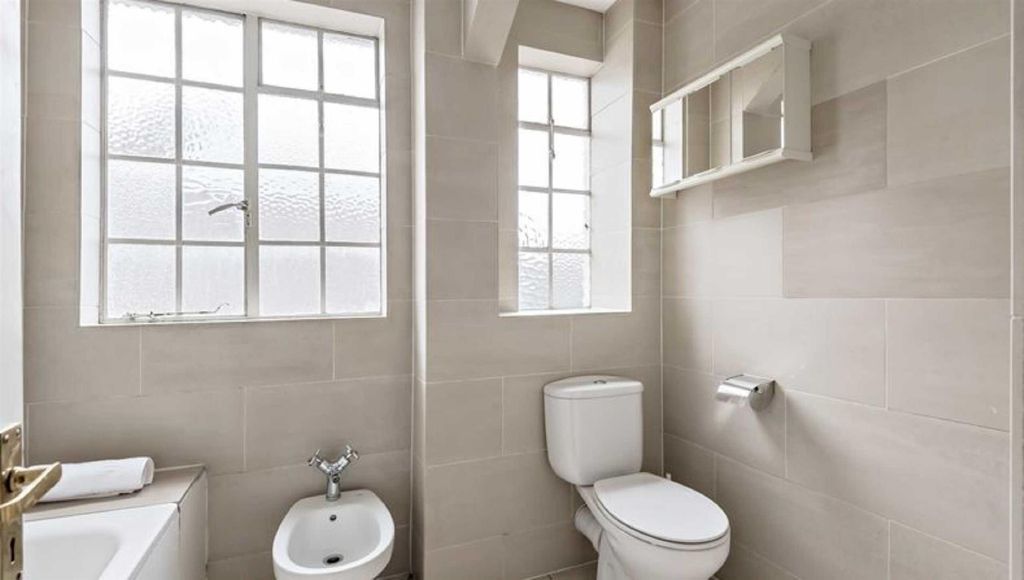 Property photo 3 of 8 Property-Photo-605