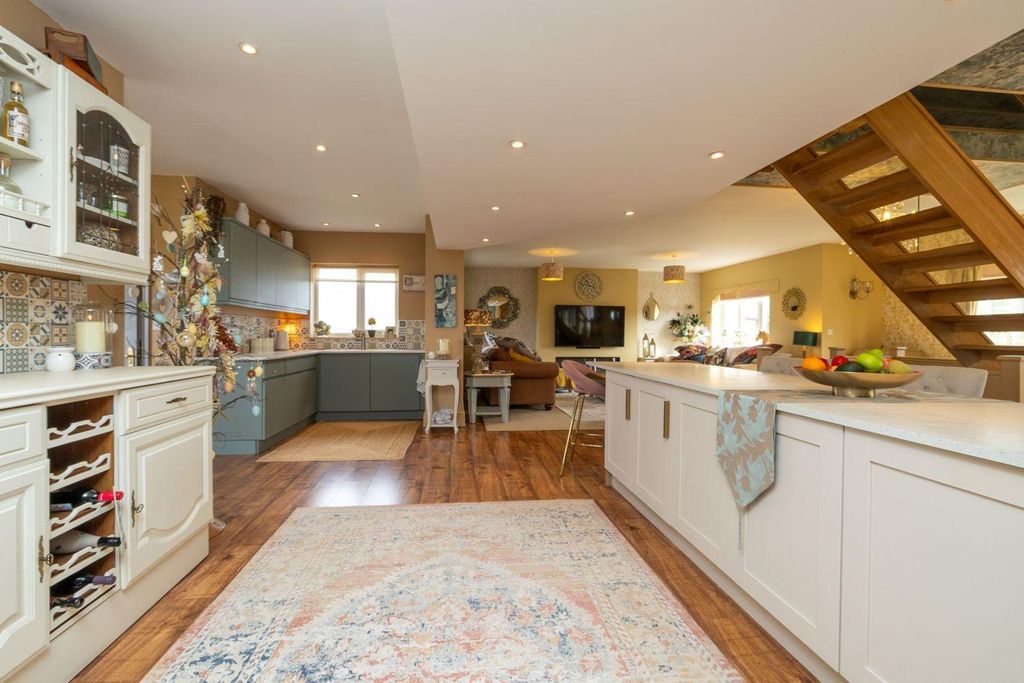 Property photo 1 of 37