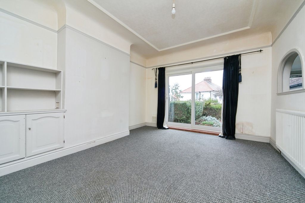 Property photo 3 of 16 Dining Room