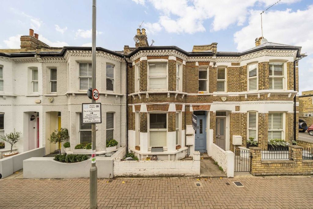 Property photo 1 of 8