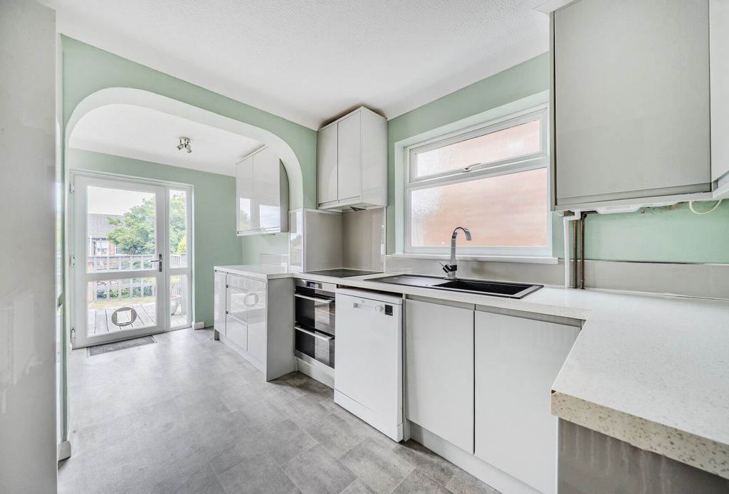 Property photo 2 of 11 1496791-22-6A5F61...