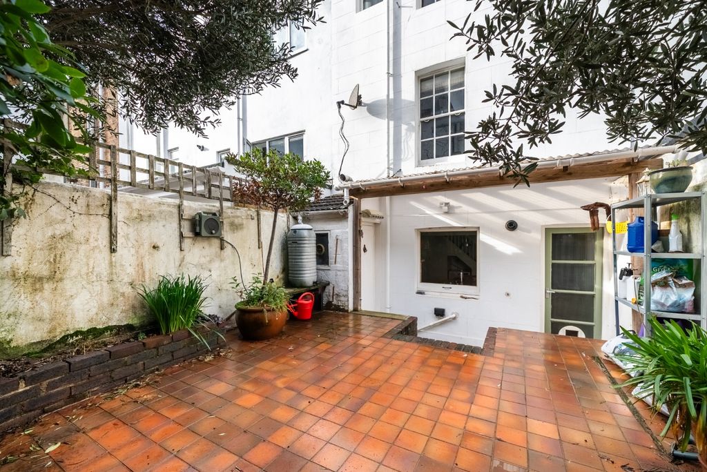 Property photo 3 of 18 4109375