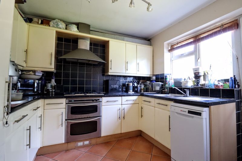 Property photo 3 of 9 Kitchen