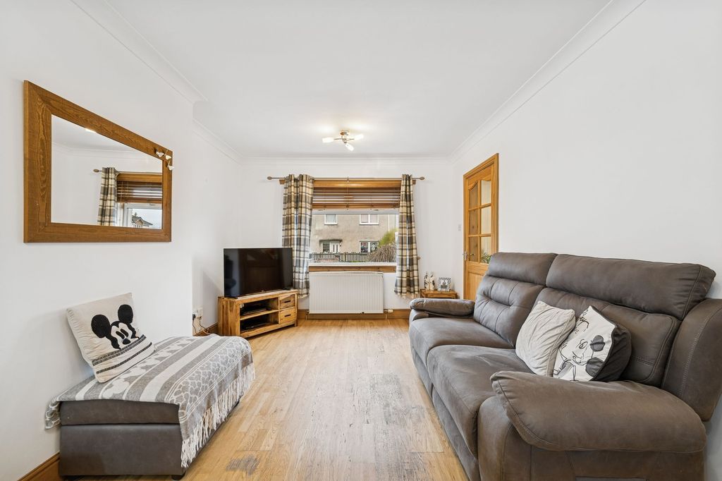 Property photo 3 of 28 Lounge