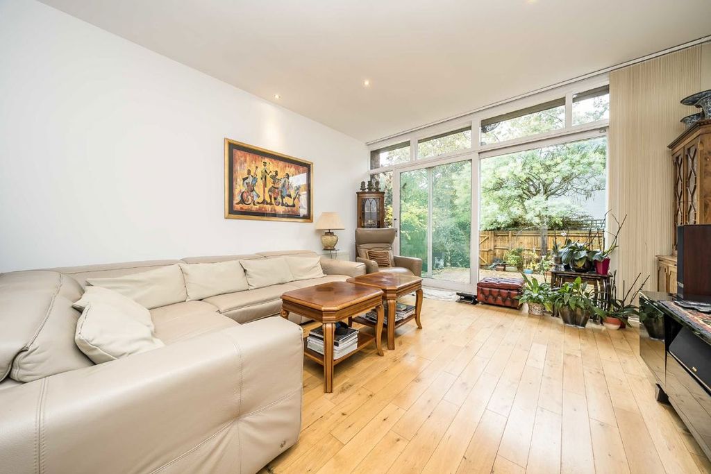 Property photo 2 of 9