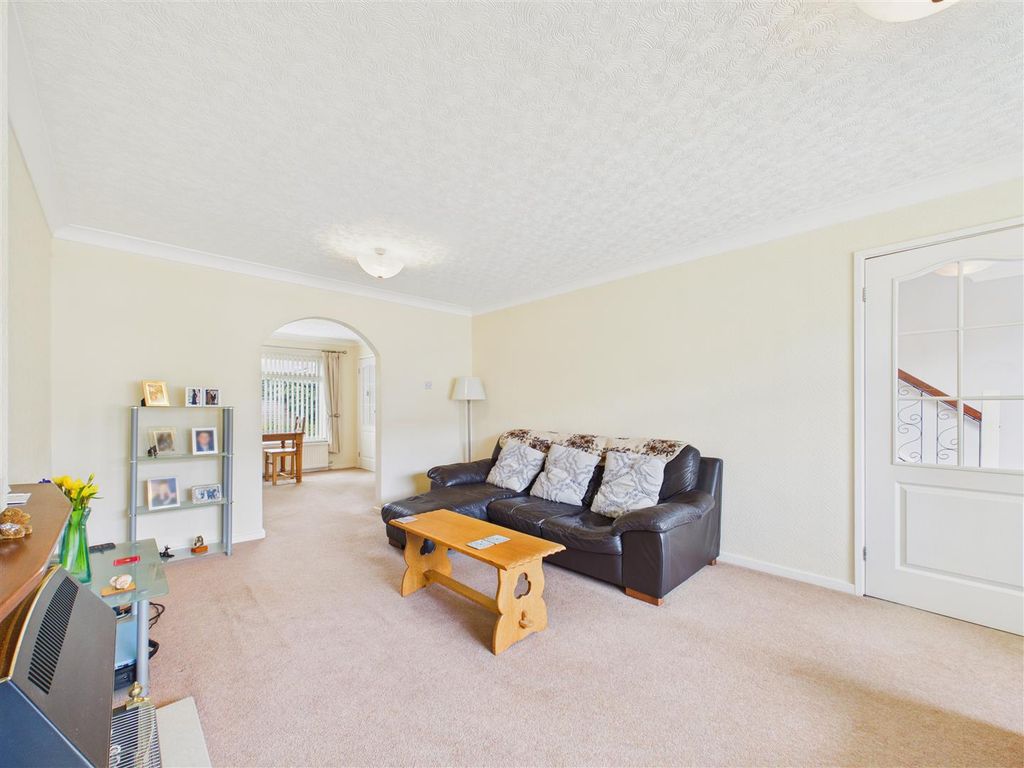 Property photo 2 of 15 Lounge