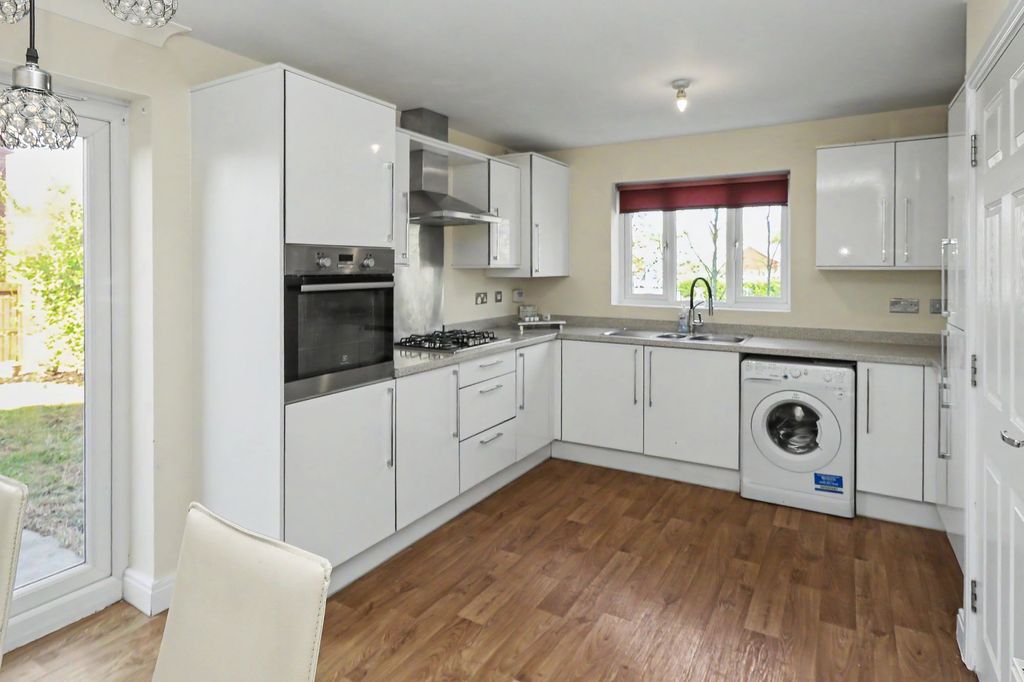 Property photo 2 of 33