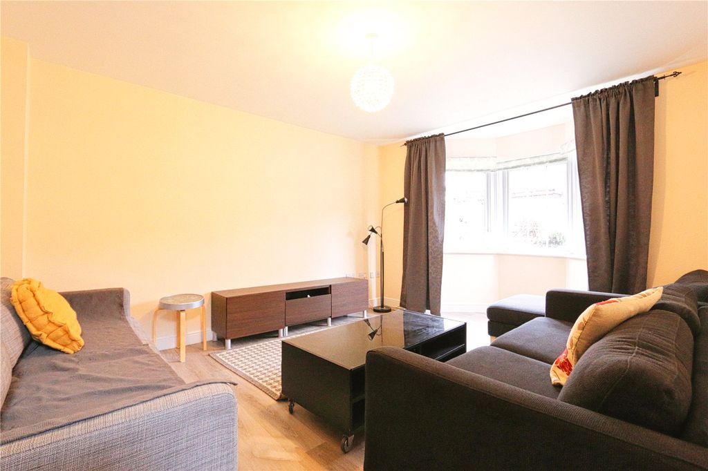 Property photo 2 of 20 Lounge