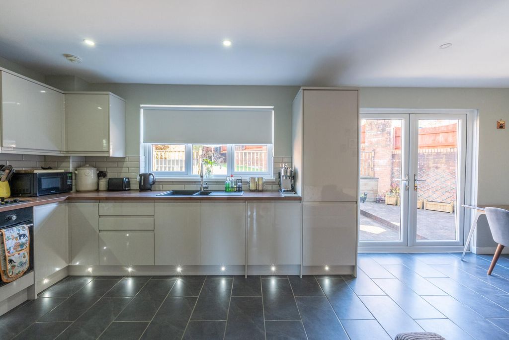 Property photo 2 of 33 Kitchen