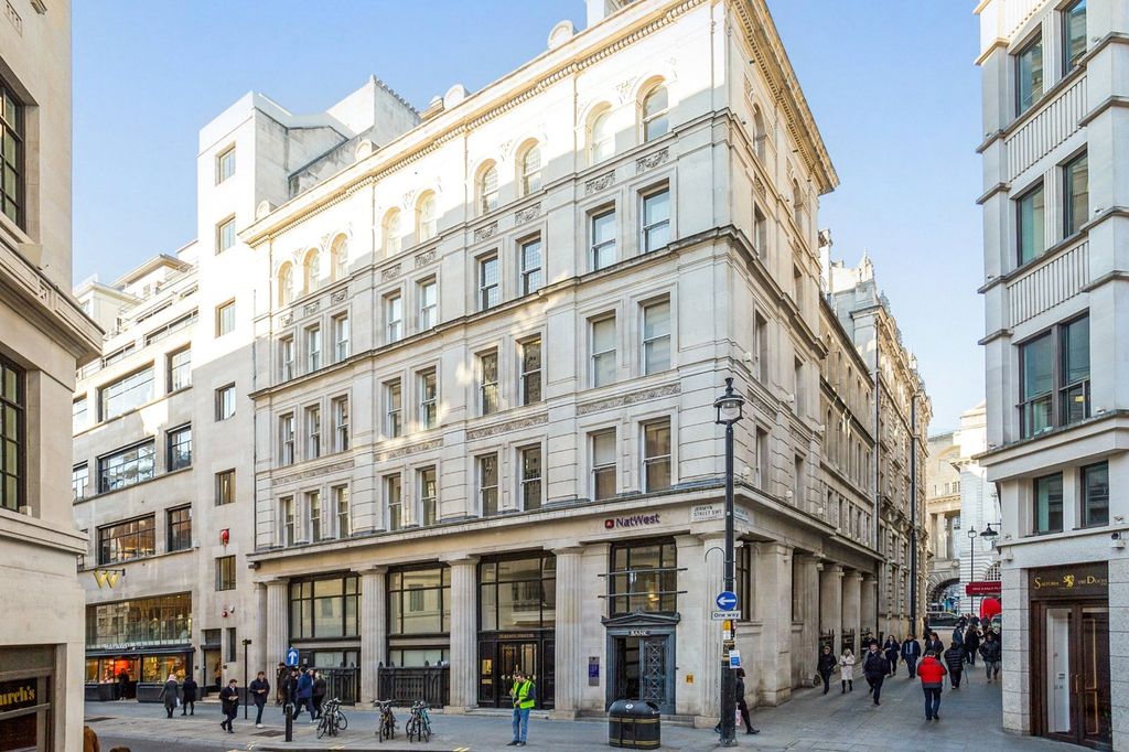 Property photo 1 of 17 External