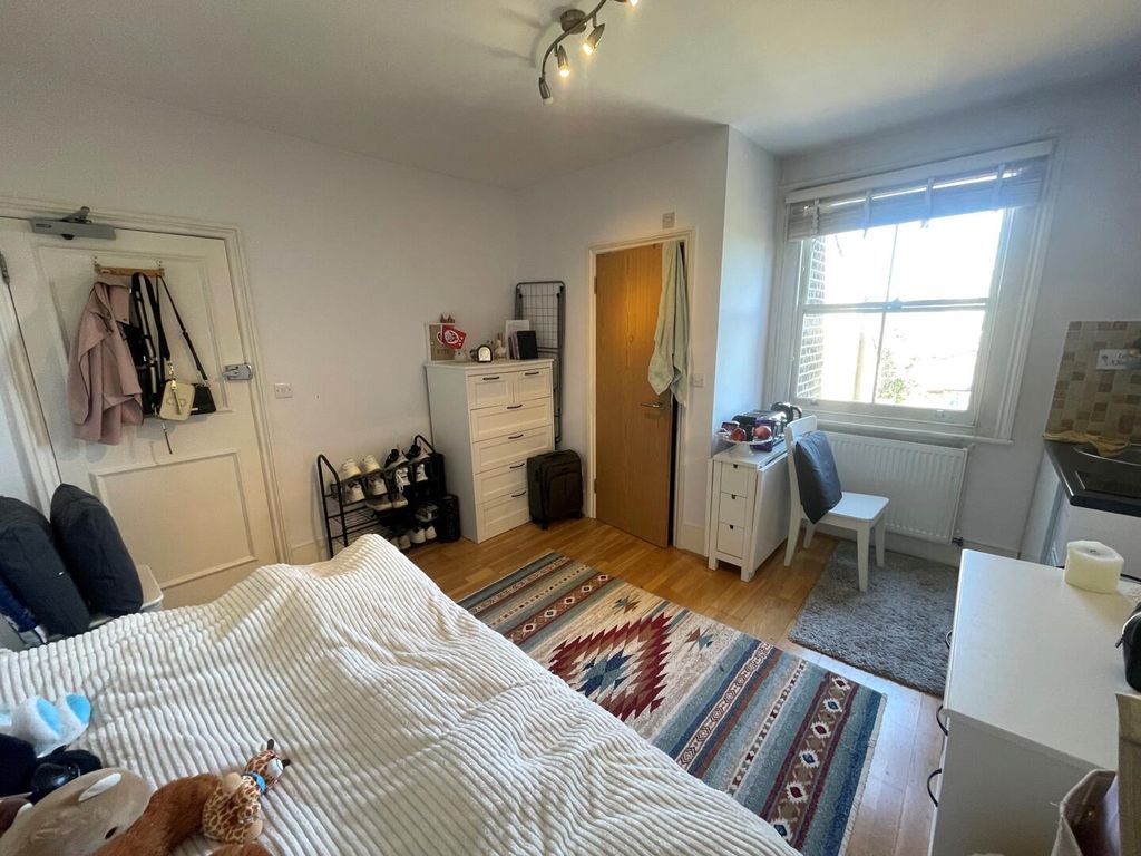 Property photo 2 of 7 Bedroom