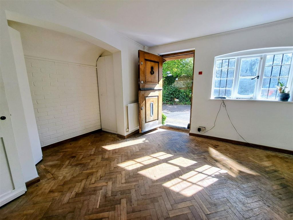 Property photo 2 of 21
