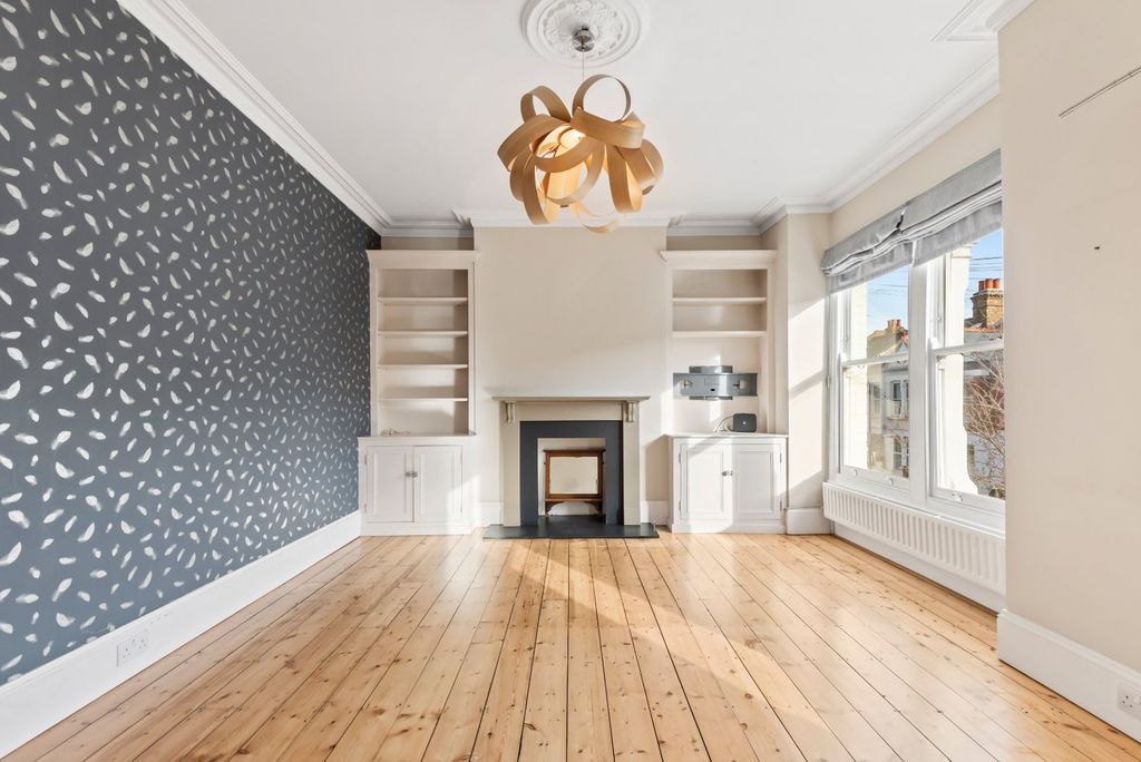 Property photo 3 of 18