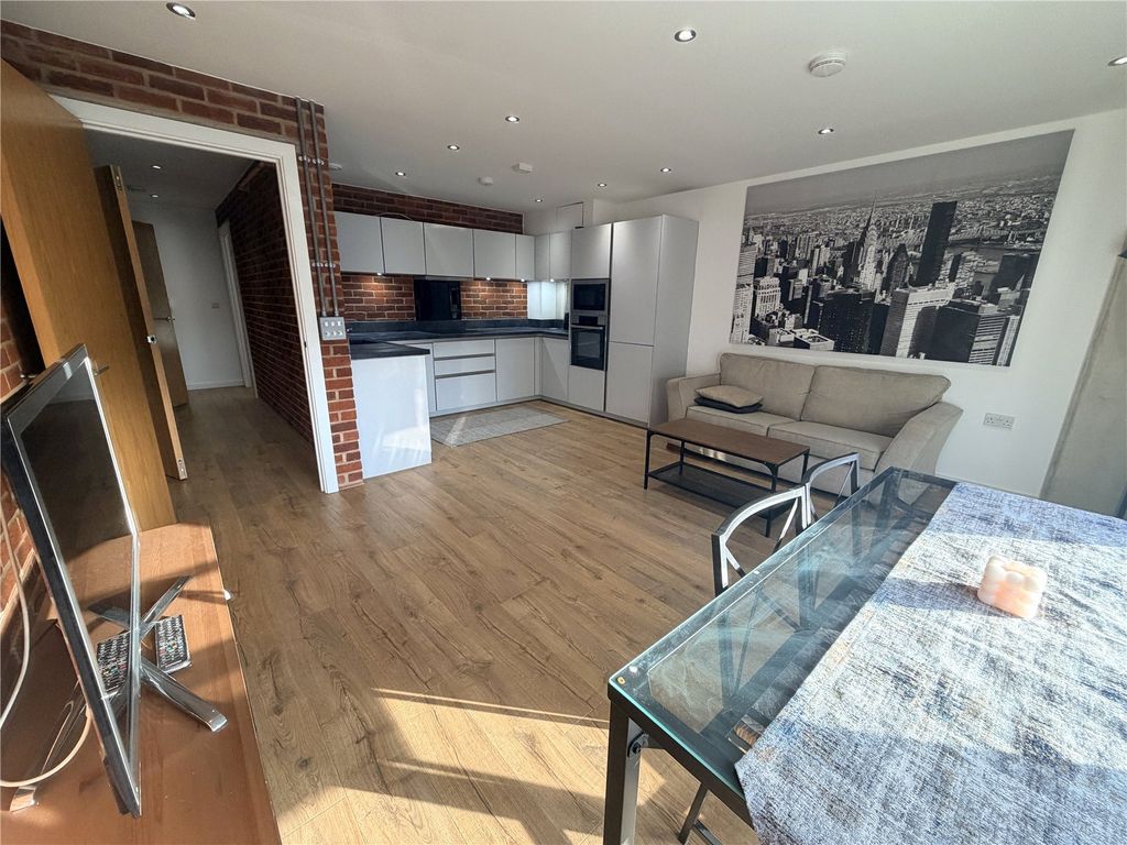 Property photo 2 of 18 Picture No. 23