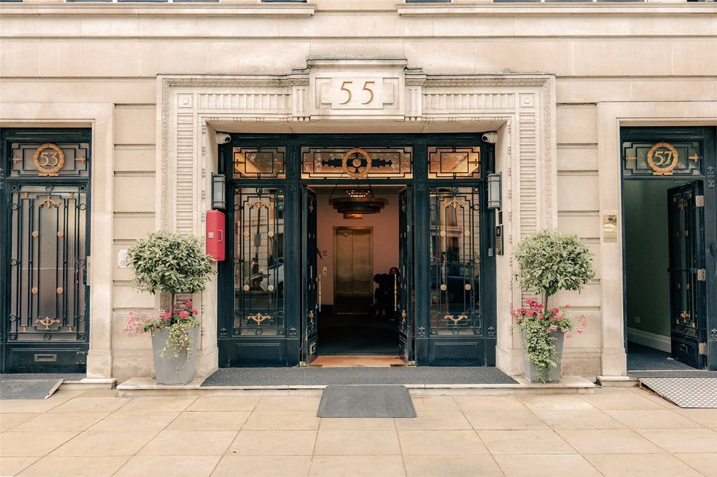 Property photo 1 of 17 Entrance