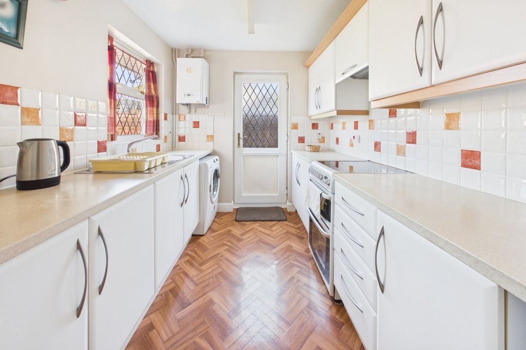 Property photo 3 of 14 Kitchen