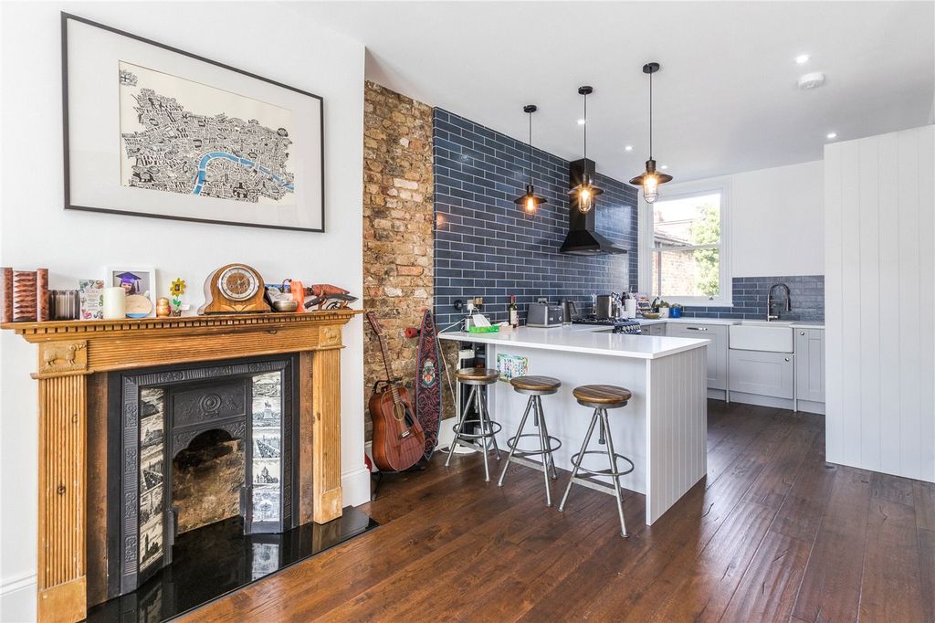 Property photo 2 of 11 Reception /Kitchen