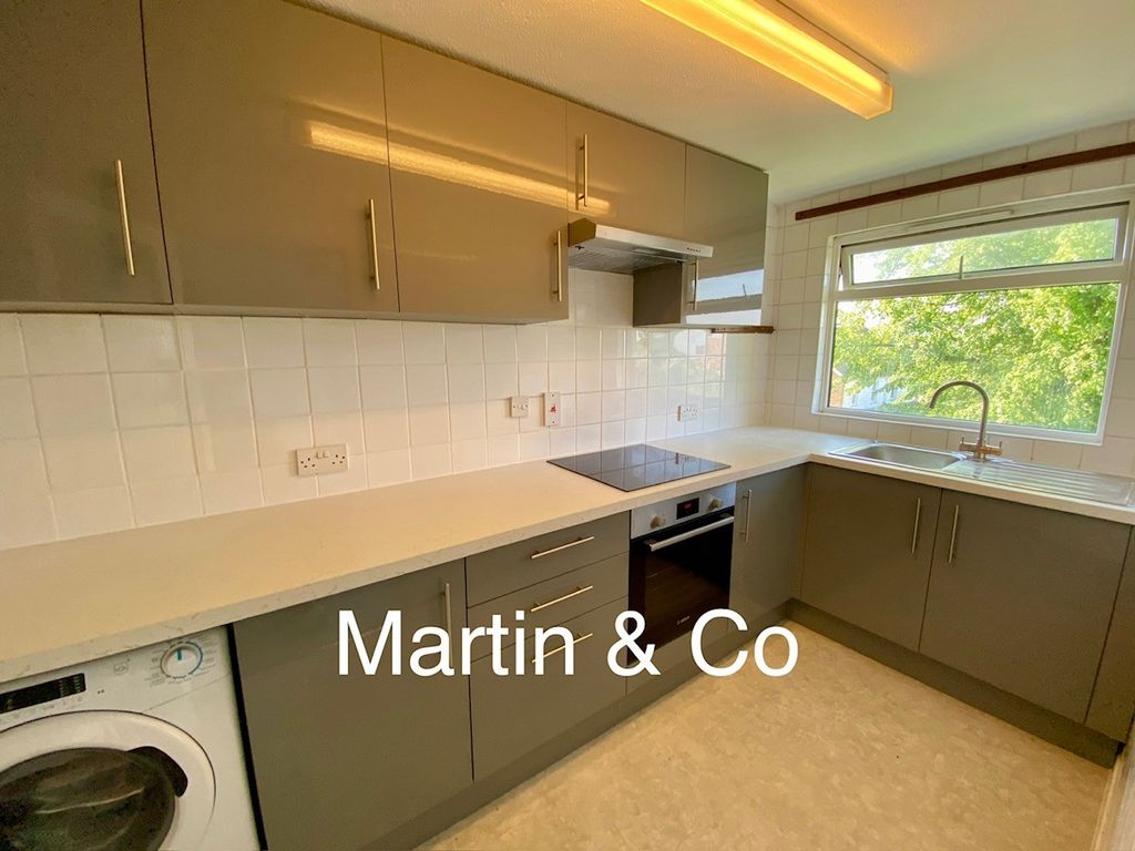 Property photo 3 of 8 Kitchen New