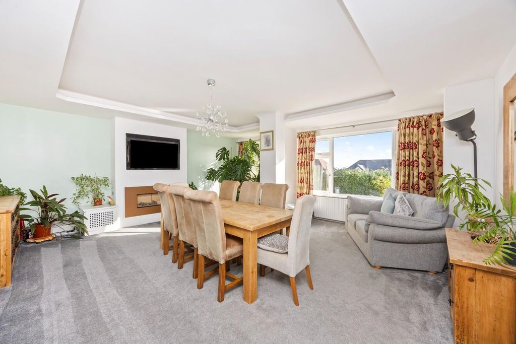 Property photo 3 of 31 Ring Road, 5-019.Jpg