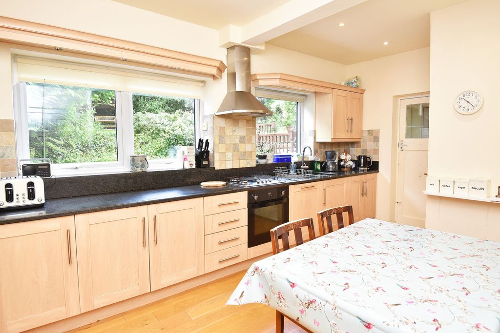 Property photo 3 of 31