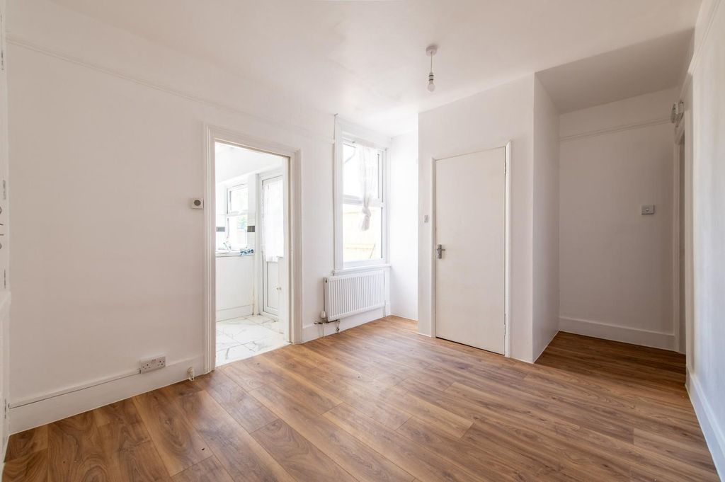 Property photo 3 of 14 Dining Room