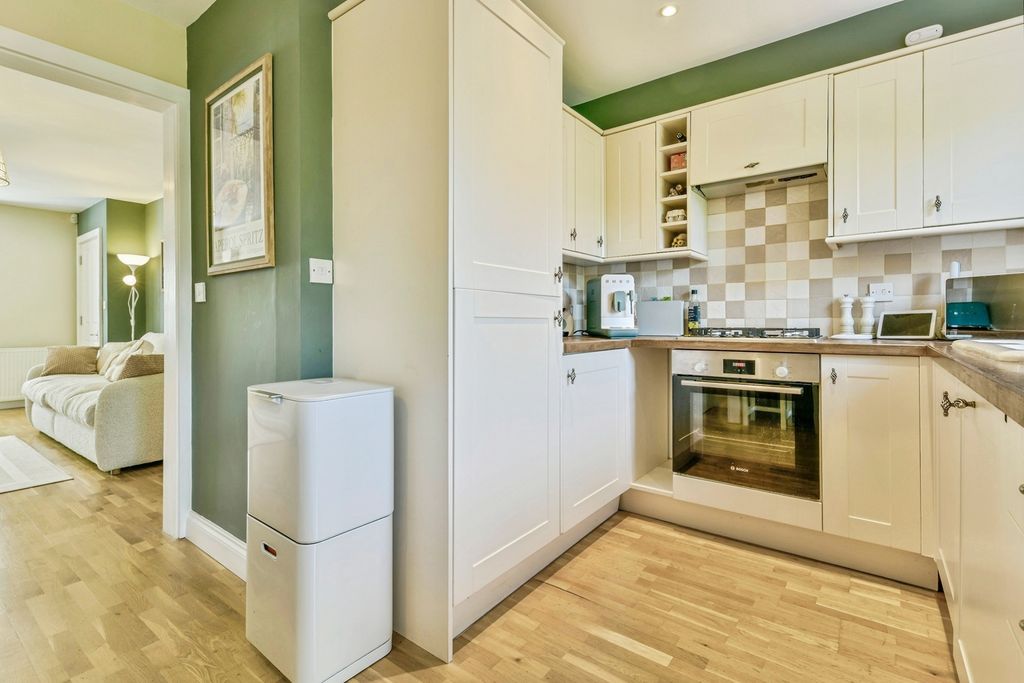 Property photo 2 of 18 Kitchen