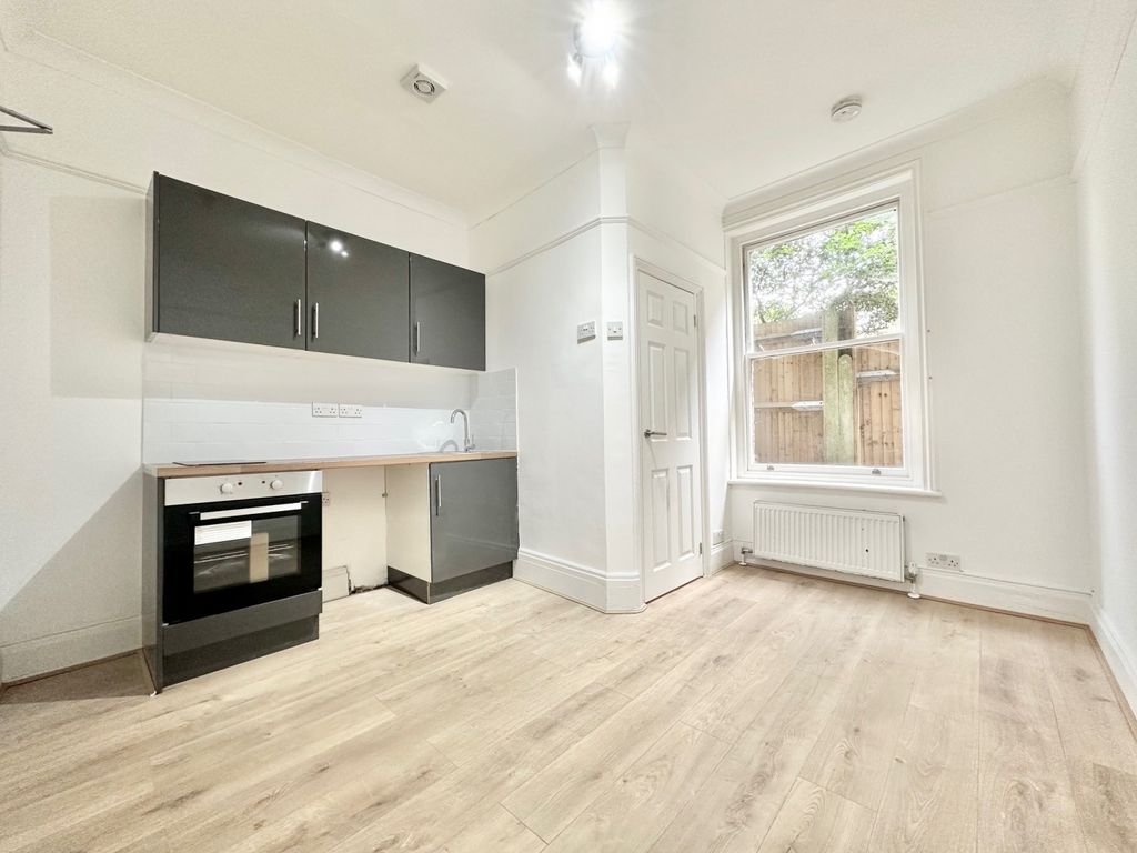 Property photo 1 of 6 Lyncroft House, Nw6