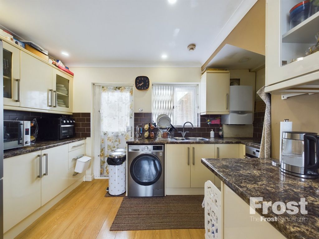 Property photo 3 of 11 Picture No. 10
