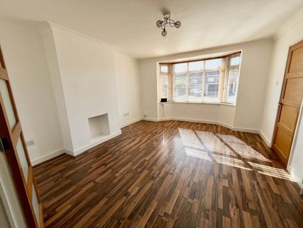 Property photo 2 of 18 Lounge