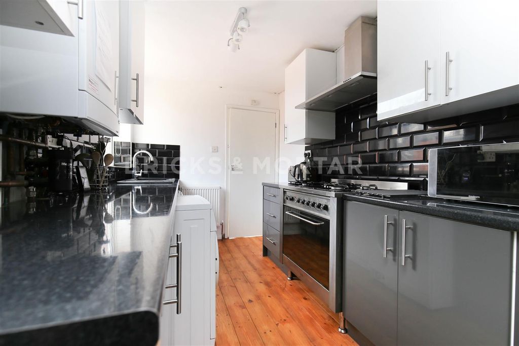 Property photo 2 of 14 Gugmgibxykbrehll0T3Q0Yuoh4c.Jpg