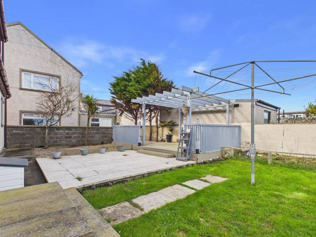 Property photo 2 of 32