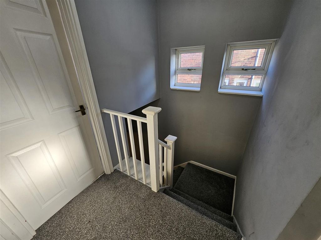 Property photo 1 of 6 Landing