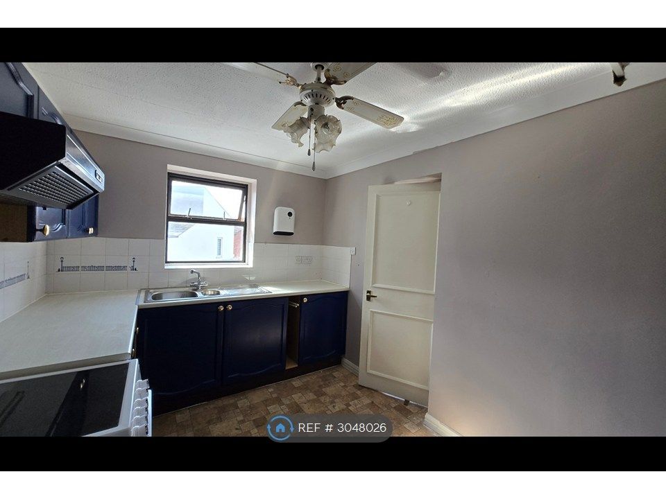 Property photo 3 of 23 Kitchen
