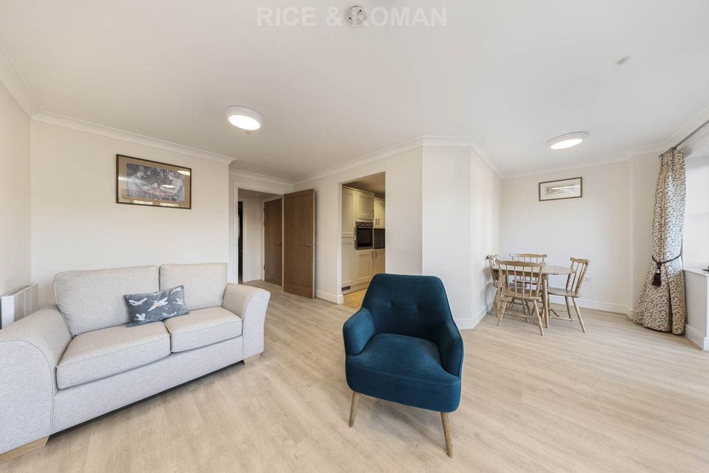 Property photo 3 of 21