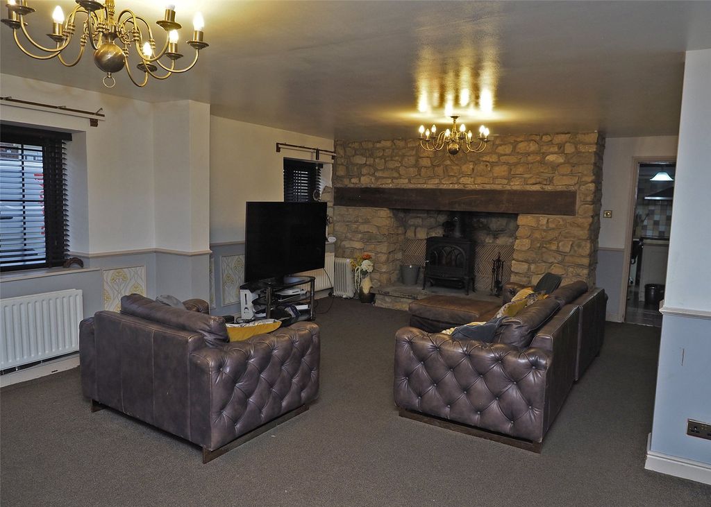 Property photo 2 of 35 Picture No. 27