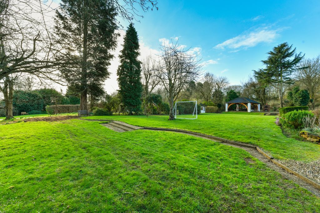 Property photo 2 of 40