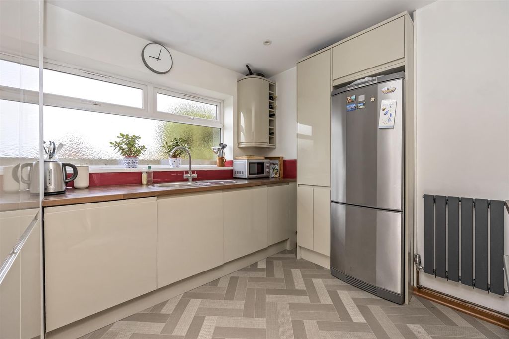 Property photo 3 of 21 Kitchen