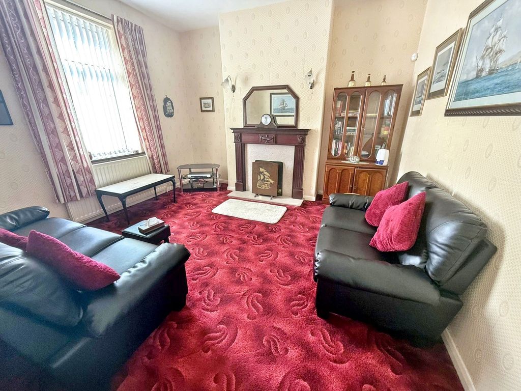 Property photo 2 of 8