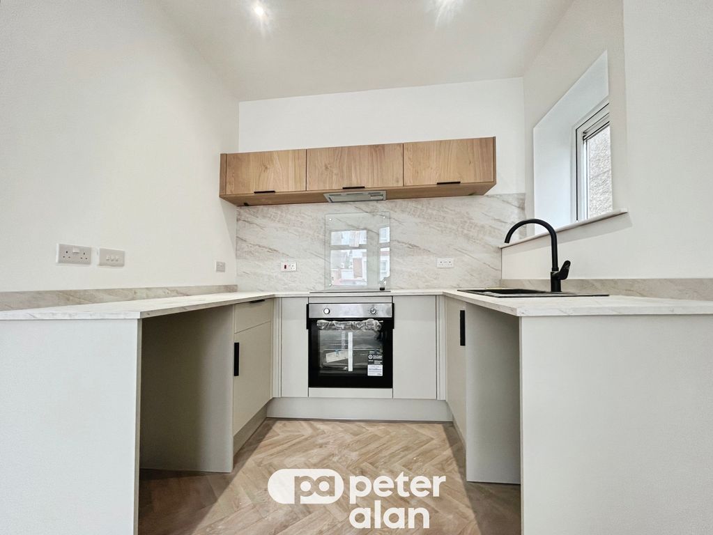 Property photo 2 of 7 Kitchen