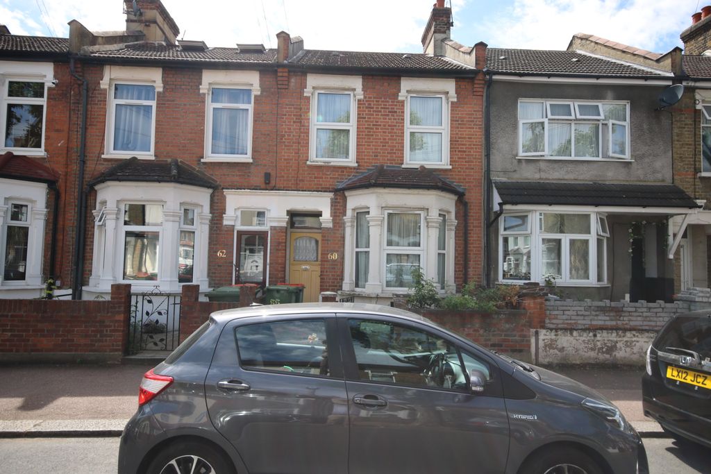 Property photo 1 of 10 2 Bedroom Terraced In Need Of Some Modernisation
