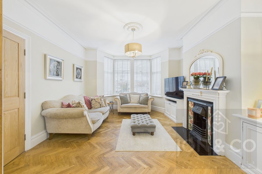 Property photo 2 of 23