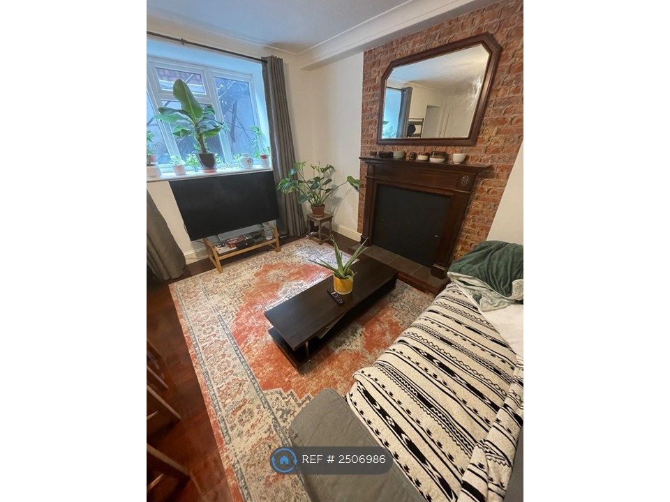 Property photo 1 of 34 Lounge