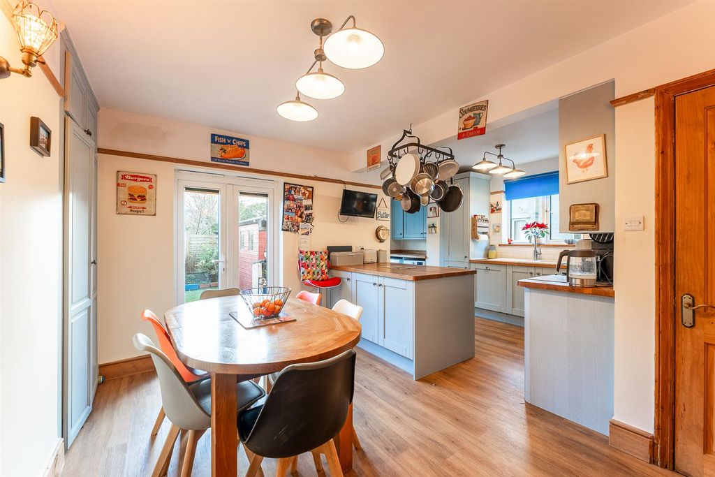 Property photo 2 of 24 34 Clarenden23.Jpg