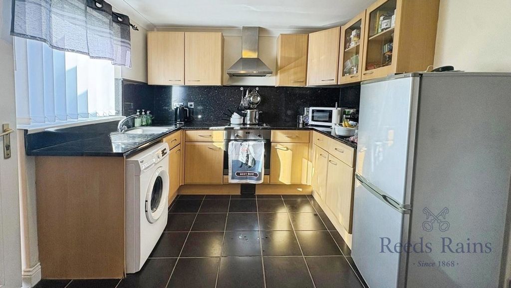 Property photo 3 of 12 Kitchen