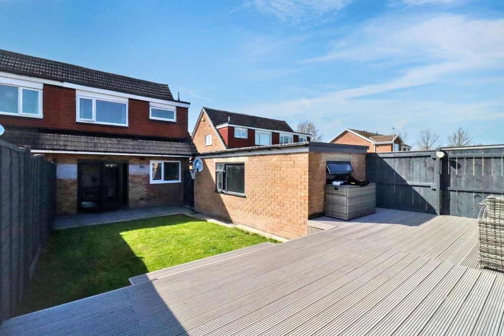 Property photo 2 of 25