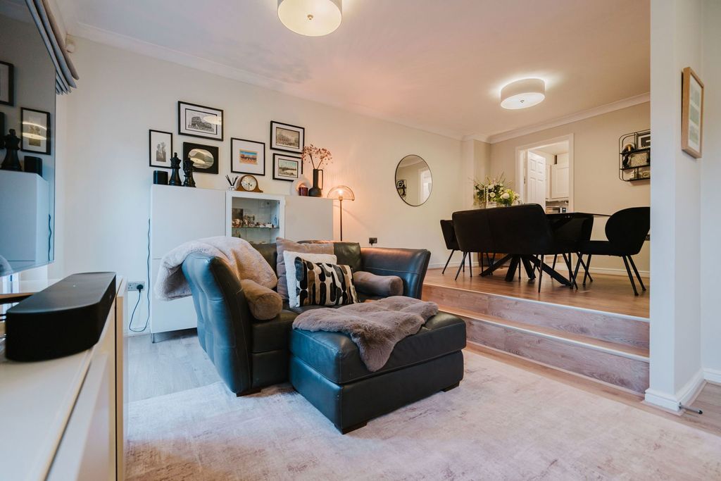 Property photo 3 of 36