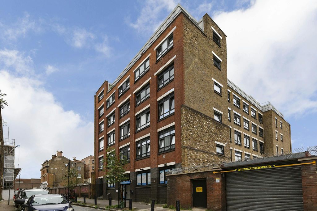 Property photo 3 of 17 1 Hollybush Gardens  16.Jpg