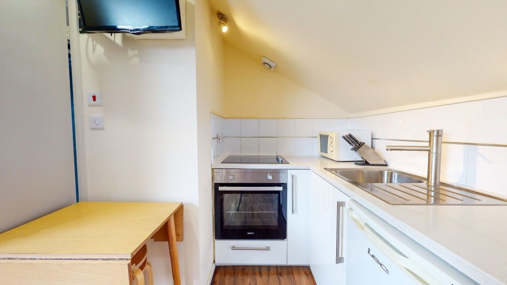 Property photo 2 of 12 Kitchen