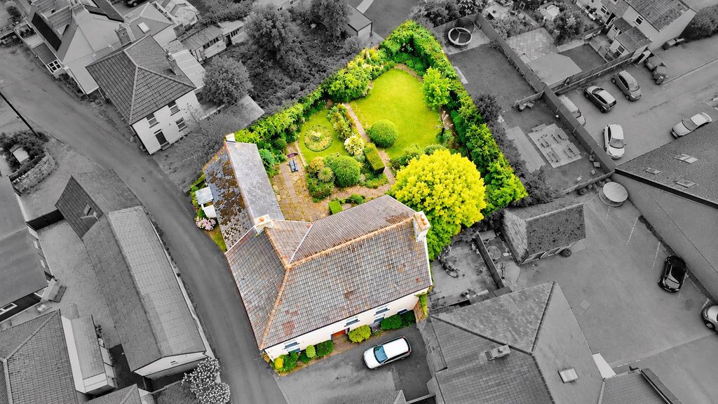 Property photo 2 of 31
